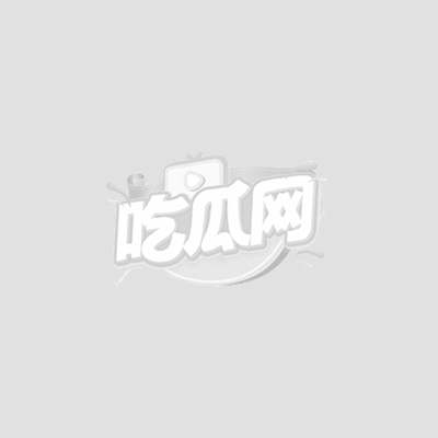 周雅涵在床上翻滚撩衣露胸4